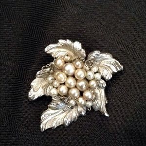 Vintage French pearl pin